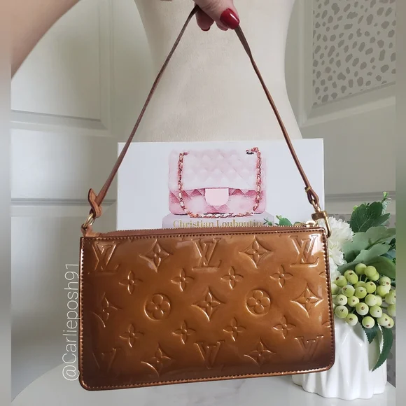 **SOLD** Authentic Pre-owned Louis Vuitton Lexington Vernis Pochette Bag - Picture 7 of 15